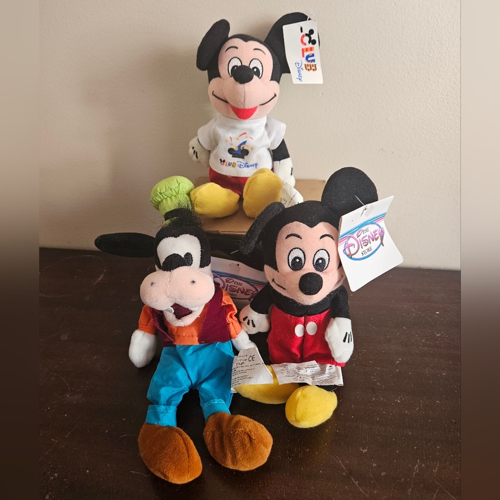 Lot of Vintage Disney Store Club Disney Beanies. 90s. NWT.
